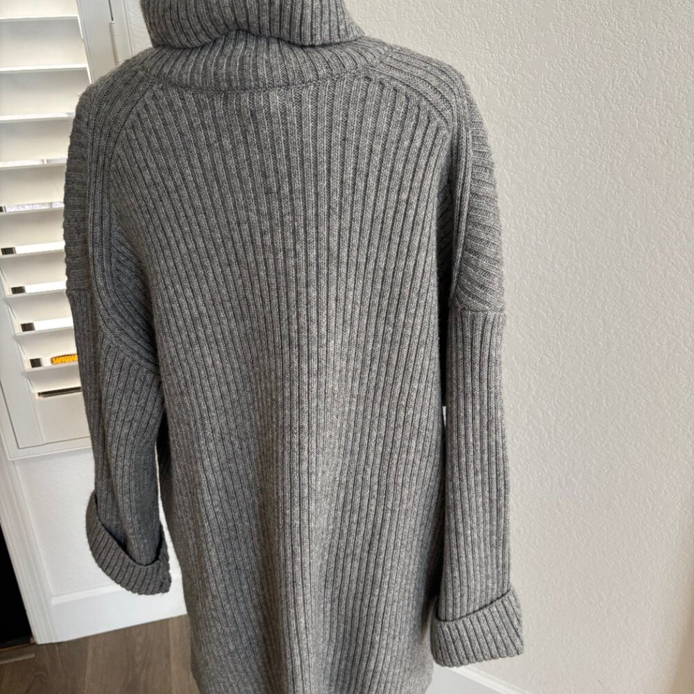 H&M Grey Ribbed Oversized Sweater - Picture 2 of 4